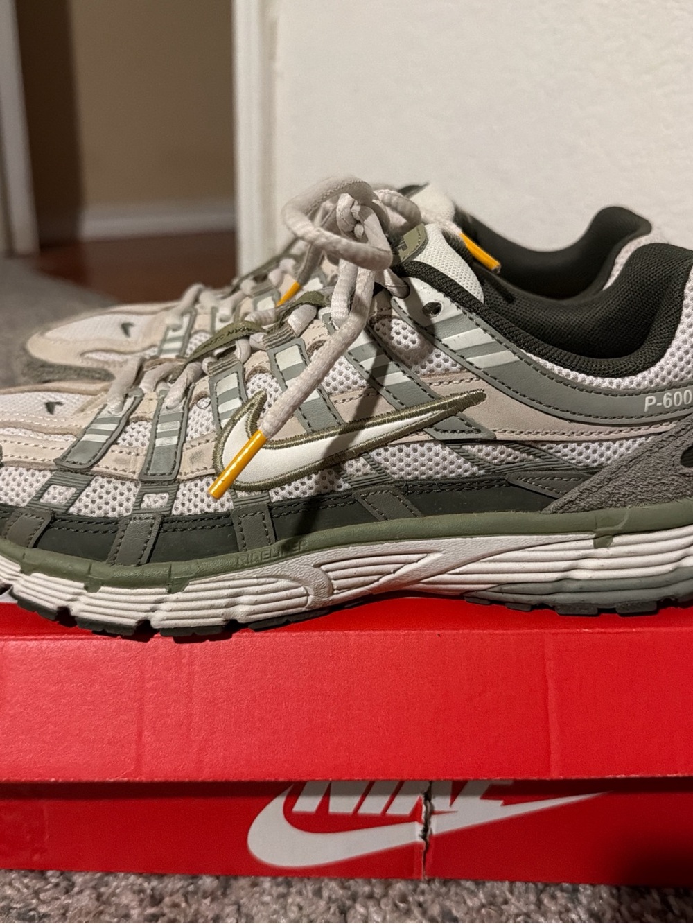 Nike Unisex P-6000 Sneakers in Light Army/Phantom